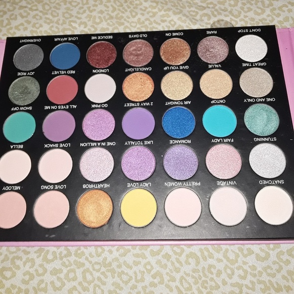 Pretty In Pink HUGE Makeup Pallet!!! - Picture 4 of 4